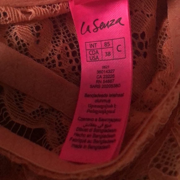 Beyond Sexy Push up - Picture 3 of 4